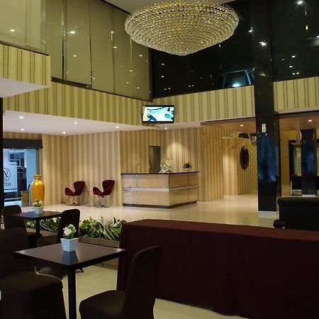 Lj Hotel Medan Buitenkant foto