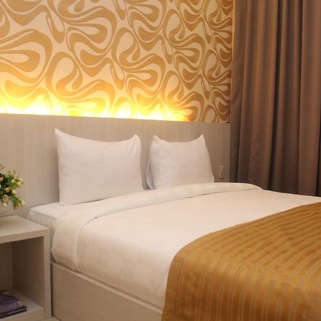 Lj Hotel Medan Buitenkant foto