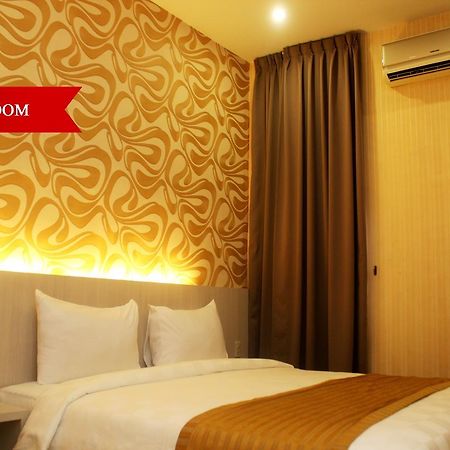 Lj Hotel Medan Buitenkant foto