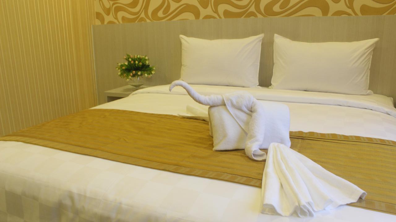 Lj Hotel Medan Buitenkant foto