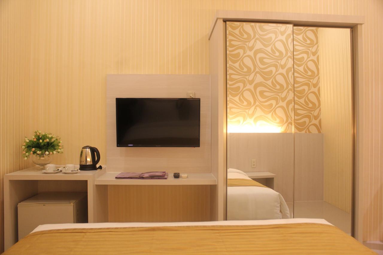Lj Hotel Medan Buitenkant foto