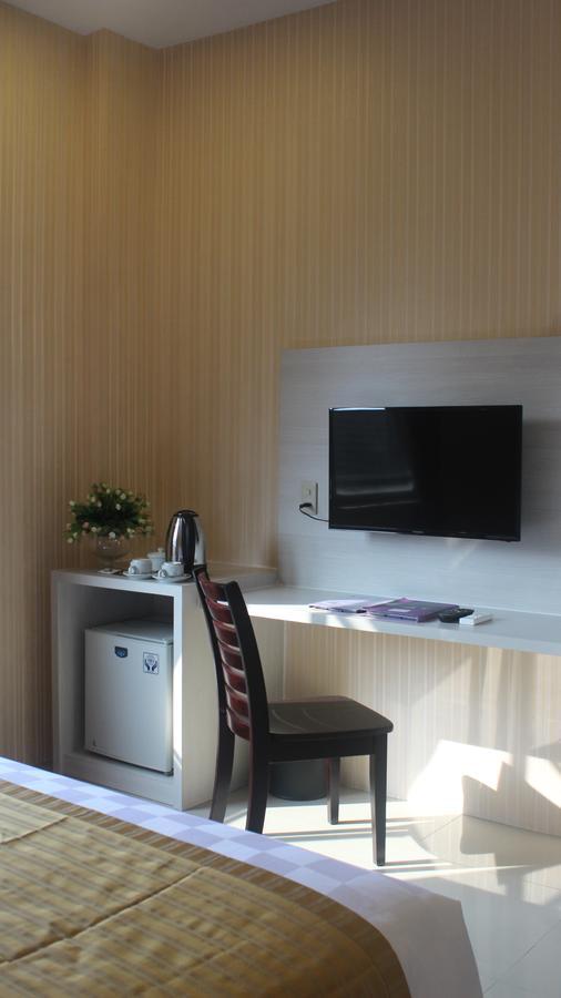 Lj Hotel Medan Buitenkant foto