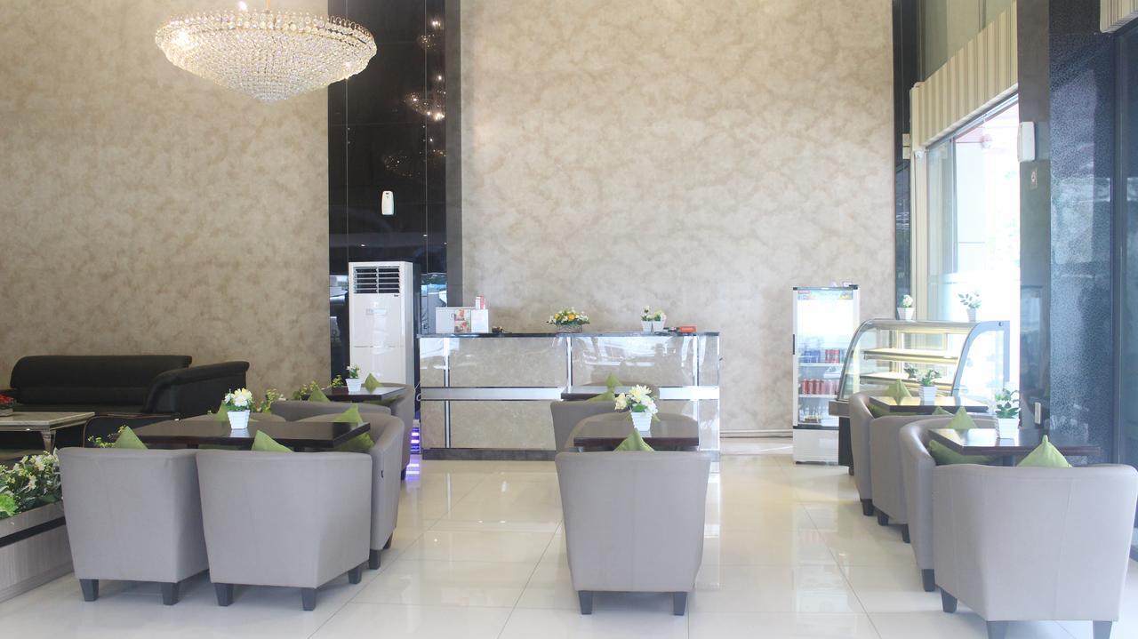 Lj Hotel Medan Buitenkant foto