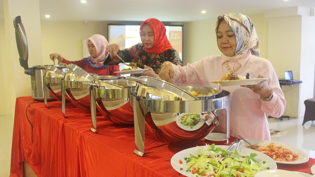 Lj Hotel Medan Buitenkant foto